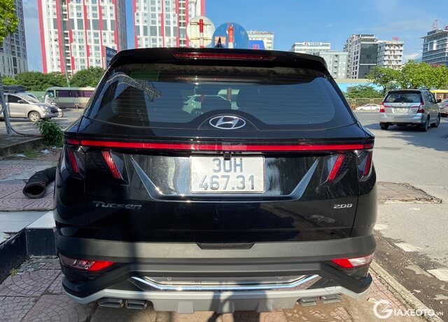 Hyundai-Tucson-2022-duoi-xe