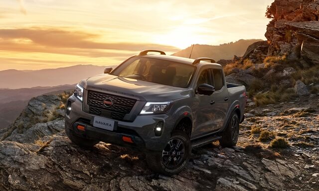 Nissan-Navara-van-hanh