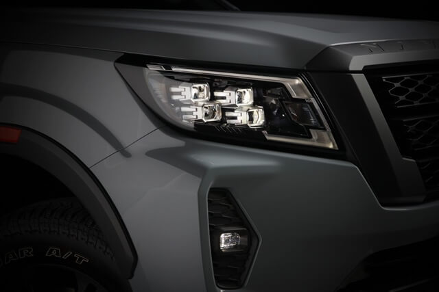 den-xe-nissan-navara-2021