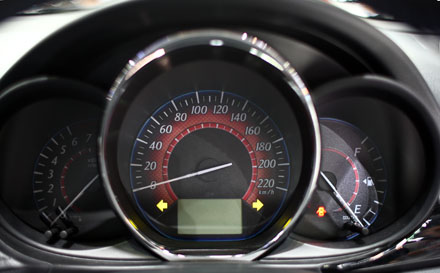 dong-ho-toyota-vios-2014-2015-2016-cu