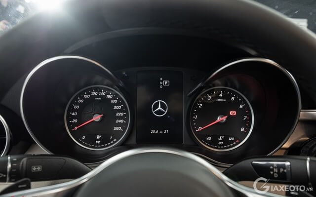 dong-ho-xe-mercedes-benz-c180