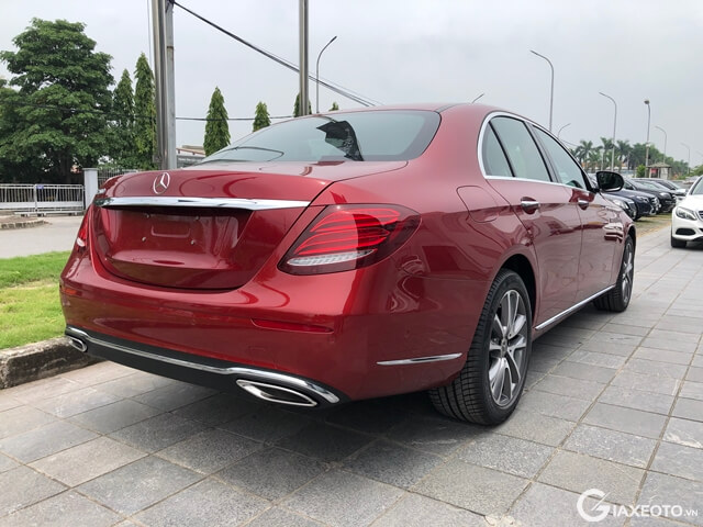 hong-xe-mercedes-benz-e200
