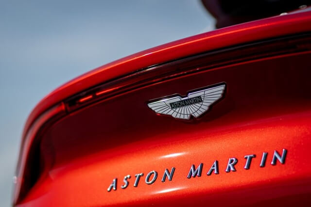 Chi tiết siêu SUV Aston Martin DBX kèm giá bán (06/2021)