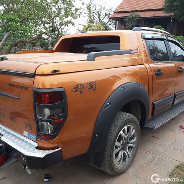 nap-thung-thap-xe-ban-tai-ford-ranger-wildtrack