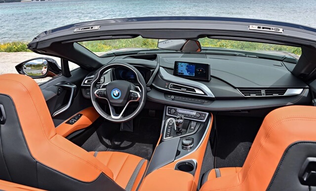 noi-that-xe-bmw-i8-roadster