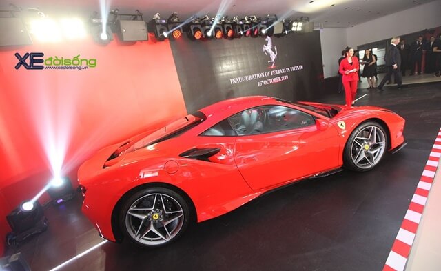 Ngắm Siêu Xe Ferrari F8 Tributo Chính Hãng Tại Việt Nam